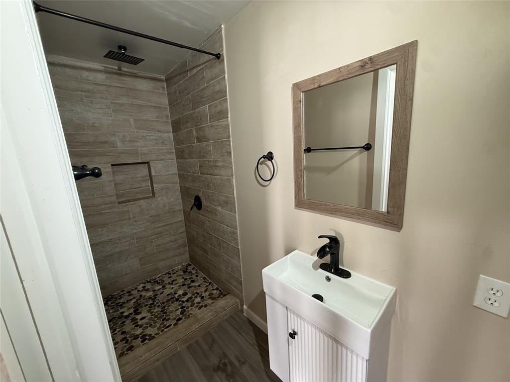 320 N 2nd St - Photo 7 of 8
