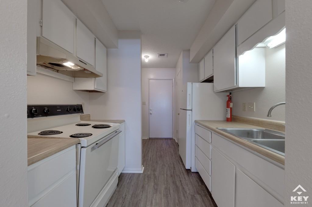 Seneca Village Townhouses - Photo 6 of 12