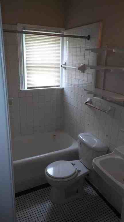 5906 Oram St #3 - Photo 5 of 10