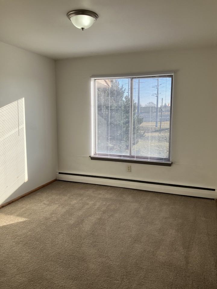 Parkside Pool Apartments - Photo 4 of 7