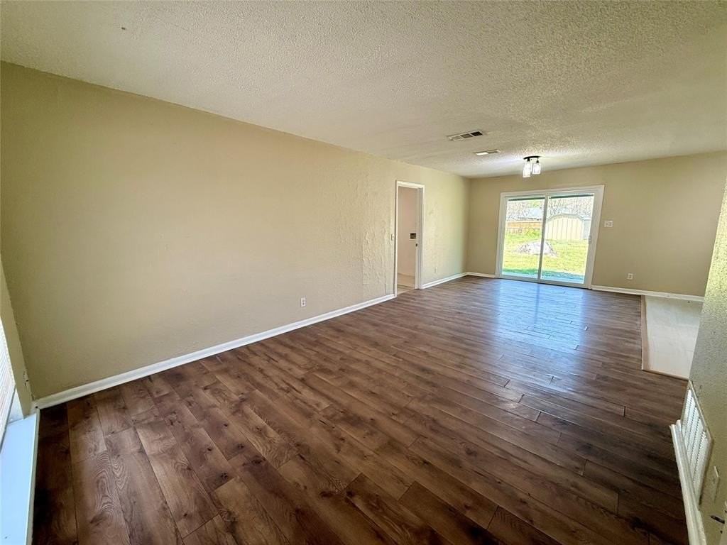 2603 Foxcroft Cir - Photo 3 of 22