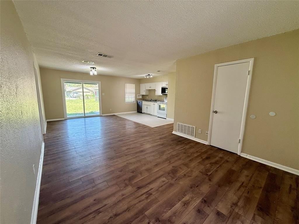 2603 Foxcroft Cir - Photo 4 of 22