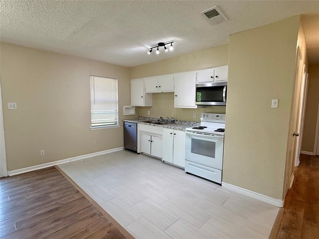 2603 Foxcroft Cir - Photo 5 of 22