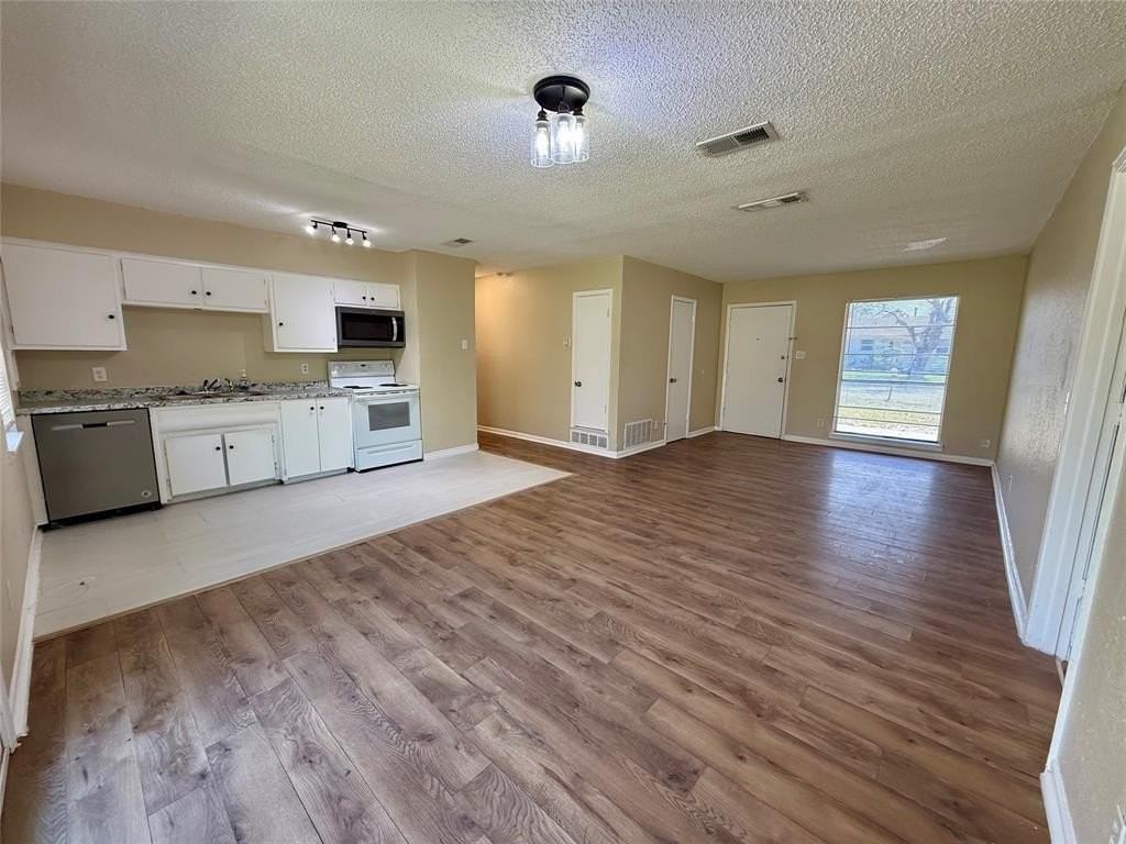 2603 Foxcroft Cir - Photo 7 of 22