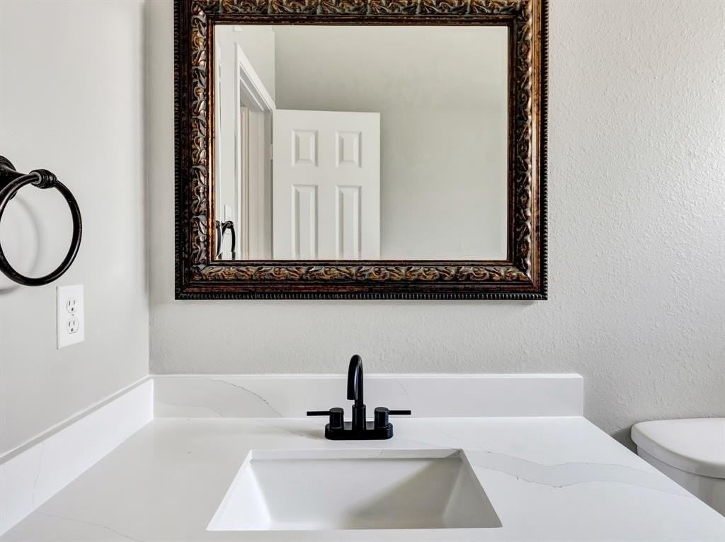 10300 Ashmont Dr - Photo 2 of 14