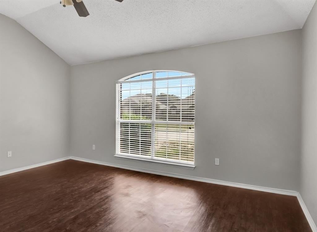 10300 Ashmont Dr - Photo 3 of 14