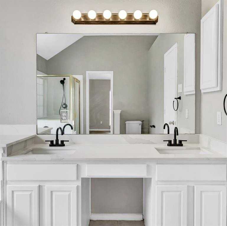 10300 Ashmont Dr - Photo 4 of 14