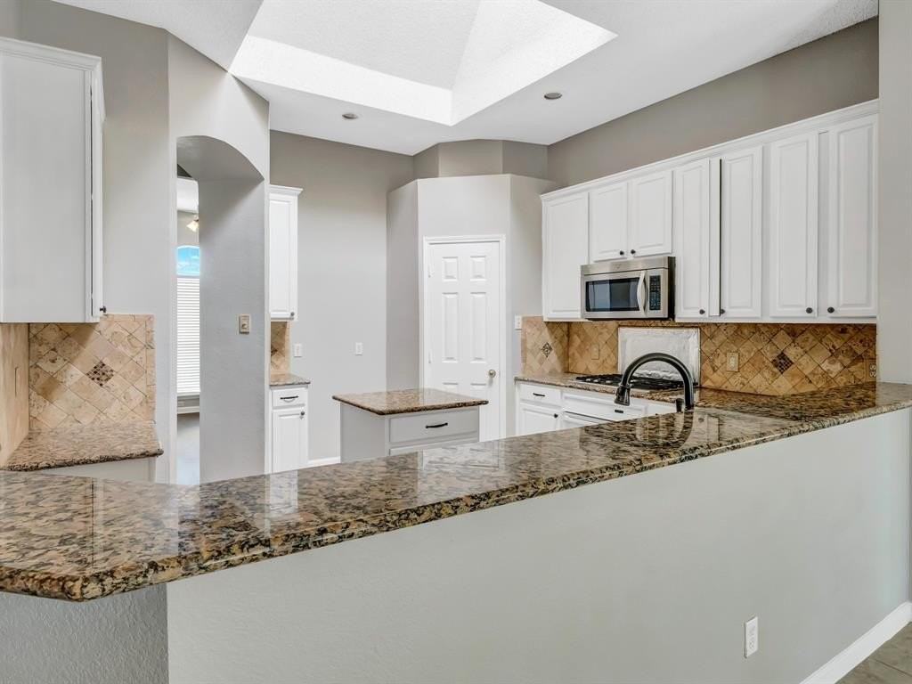 10300 Ashmont Dr - Photo 6 of 14