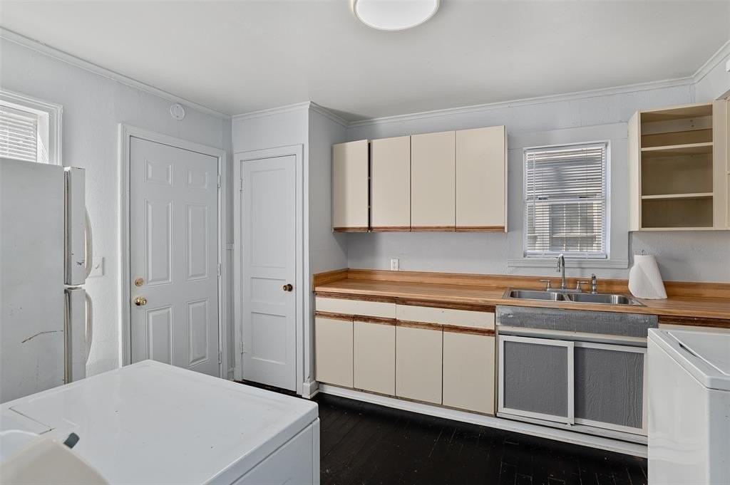 219 E Slattery Blvd - Photo 7 of 13