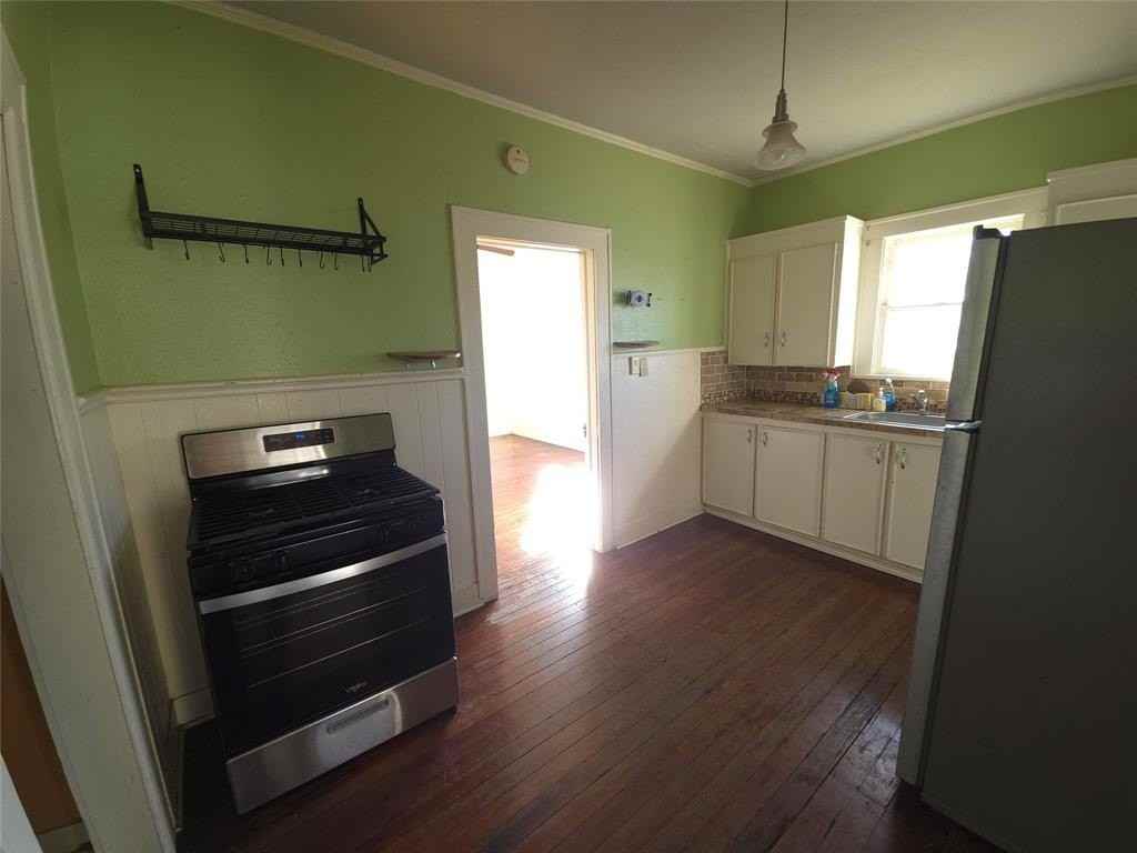 1335 S Lake St - Photo 6 of 10