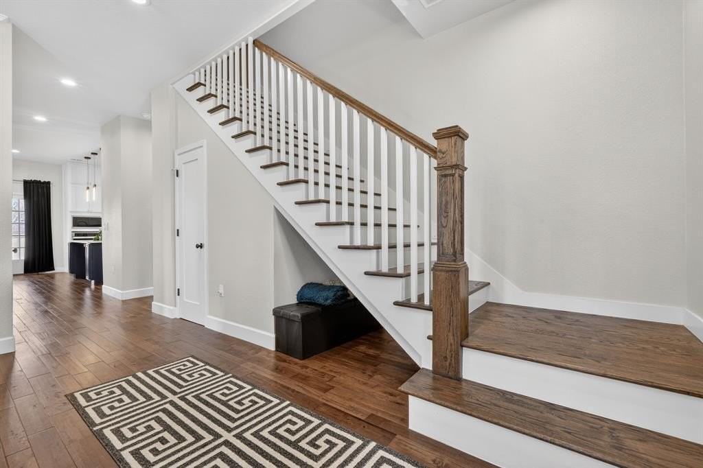 608 S Dooley St - Photo 7 of 38