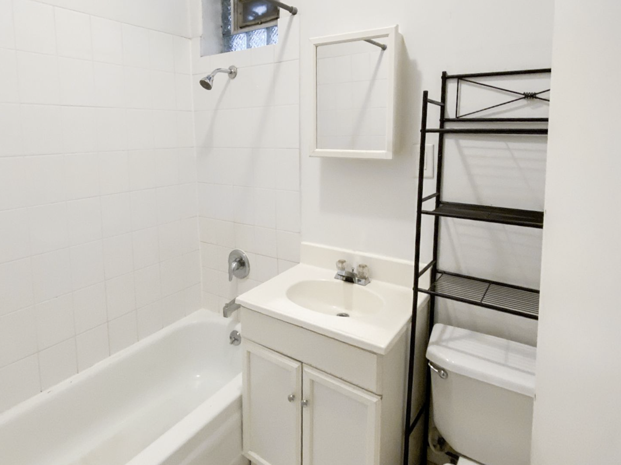 1509 W Barry Ave #2 - Photo 4 of 8