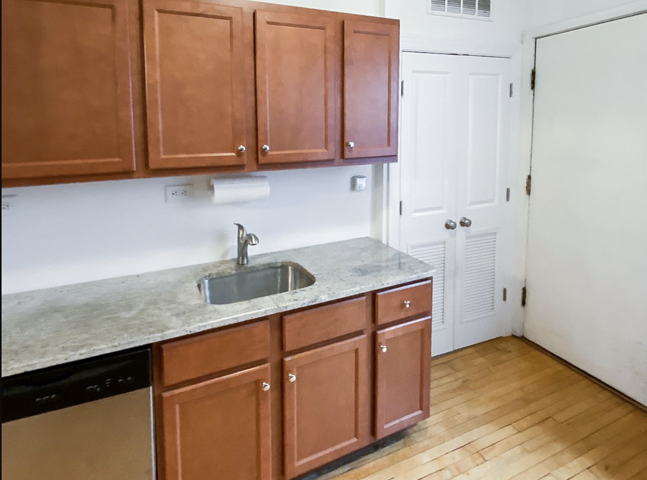1509 W Barry Ave #2 - Photo 7 of 8