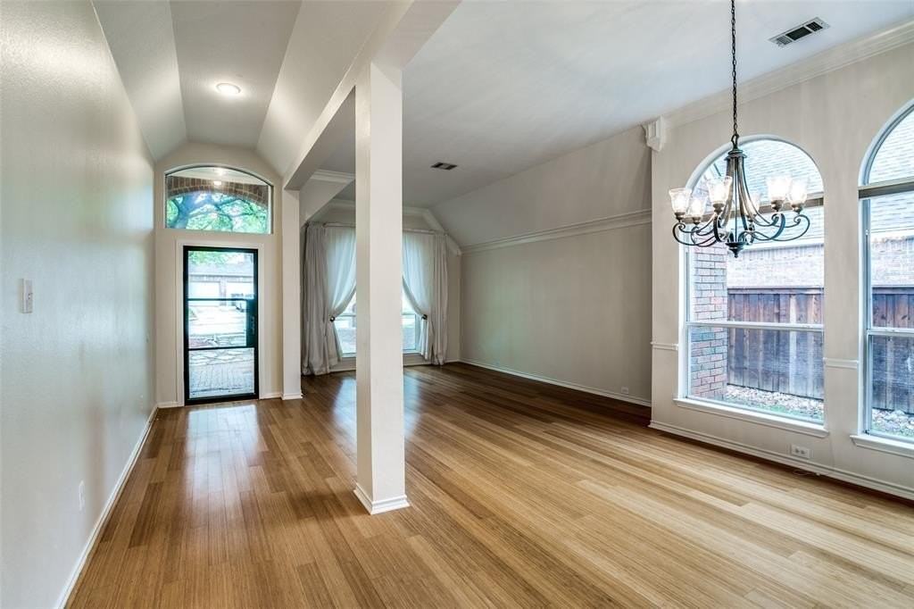 2120 Brentcove Dr - Photo 4 of 28