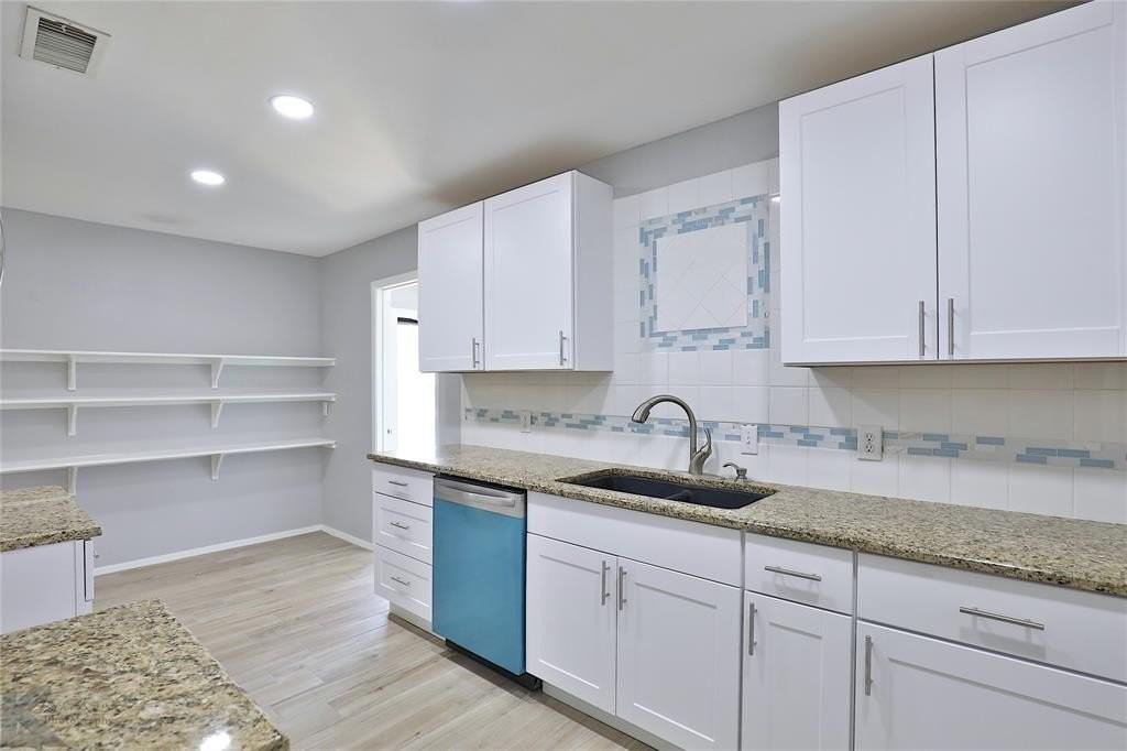 1710 Covey Ln - Photo 3 of 40