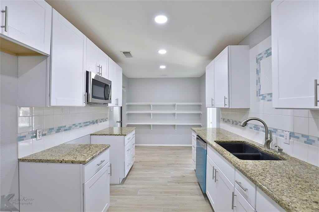 1710 Covey Ln - Photo 5 of 40