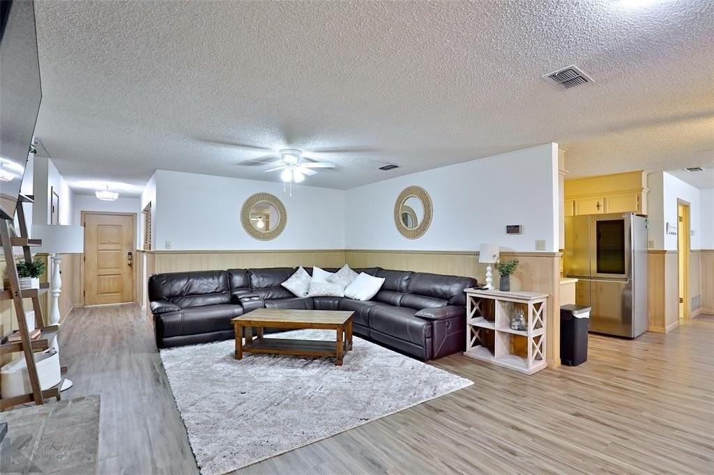 2810 Arrowhead Dr - Photo 4 of 40