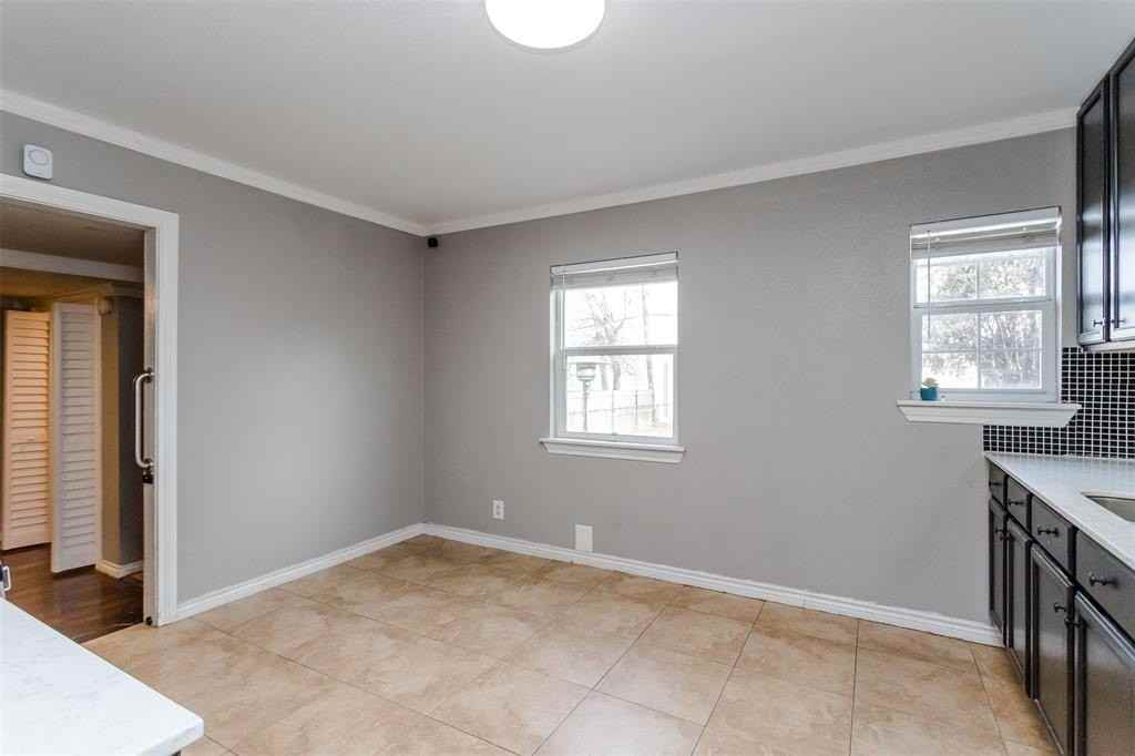 3212 S Llewellyn Ave - Photo 5 of 25