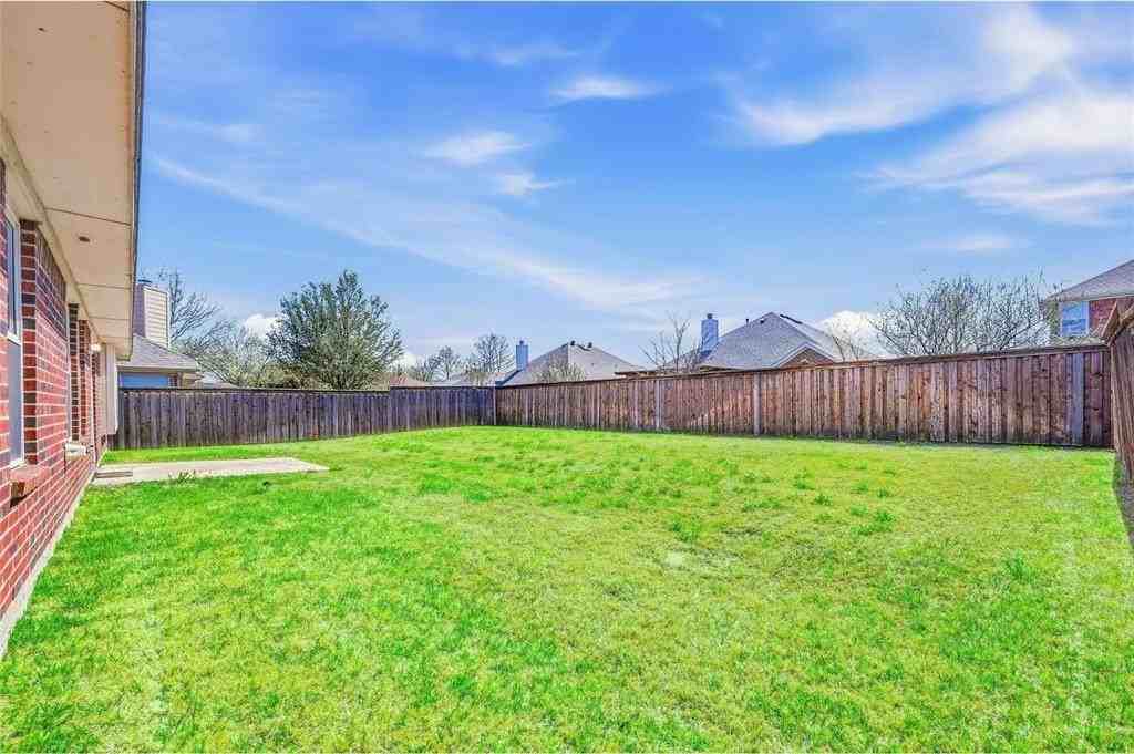 3509 Nandina Dr - Photo 5 of 33