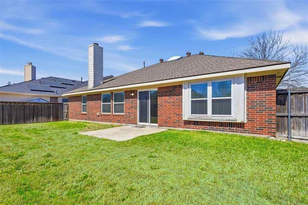 3509 Nandina Dr - Photo 7 of 33