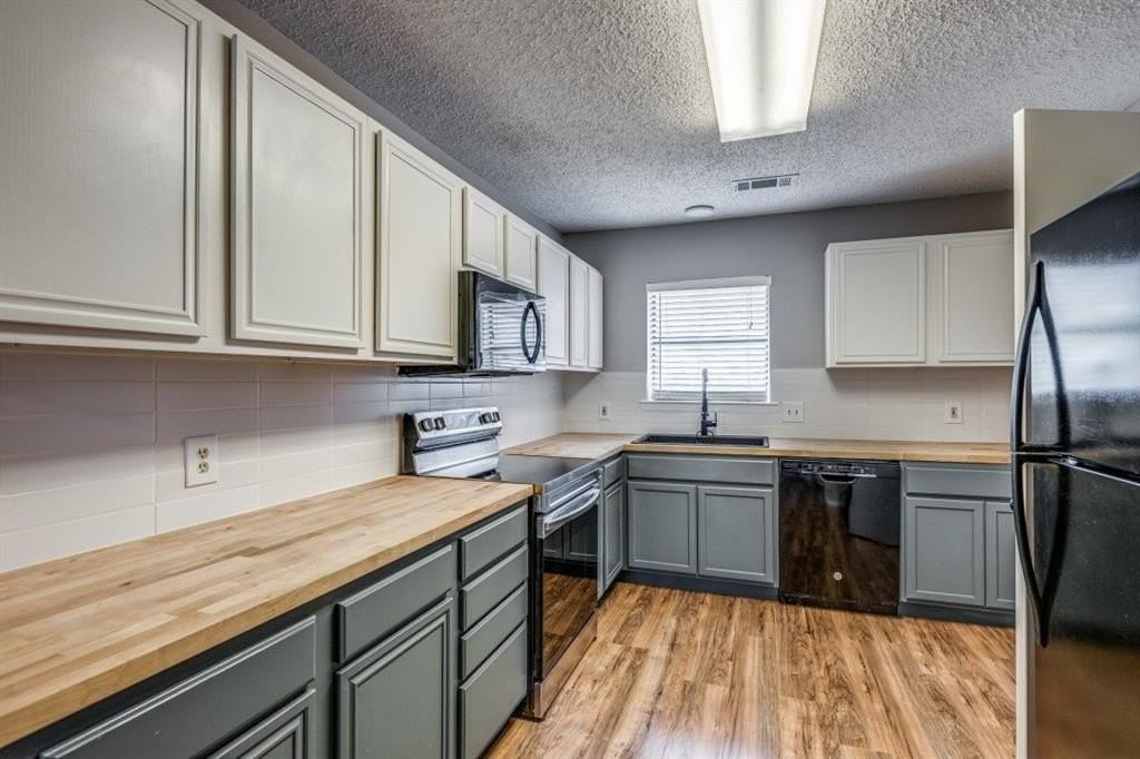 312 Mockingbird Ln - Photo 2 of 25