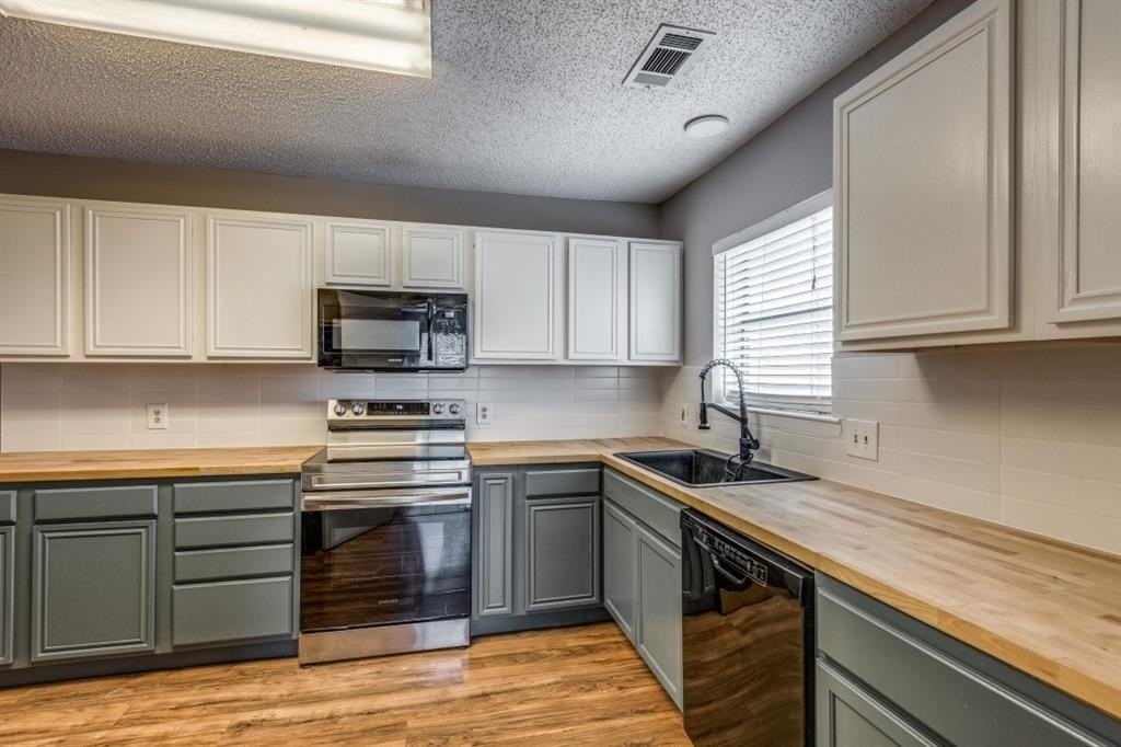 312 Mockingbird Ln - Photo 3 of 25