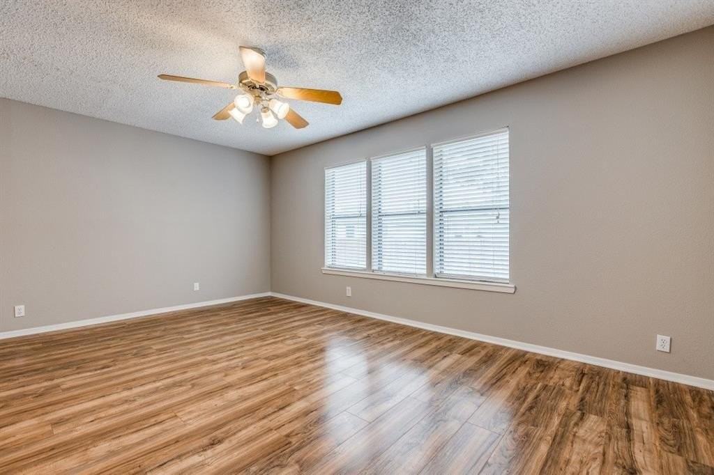 312 Mockingbird Ln - Photo 4 of 25