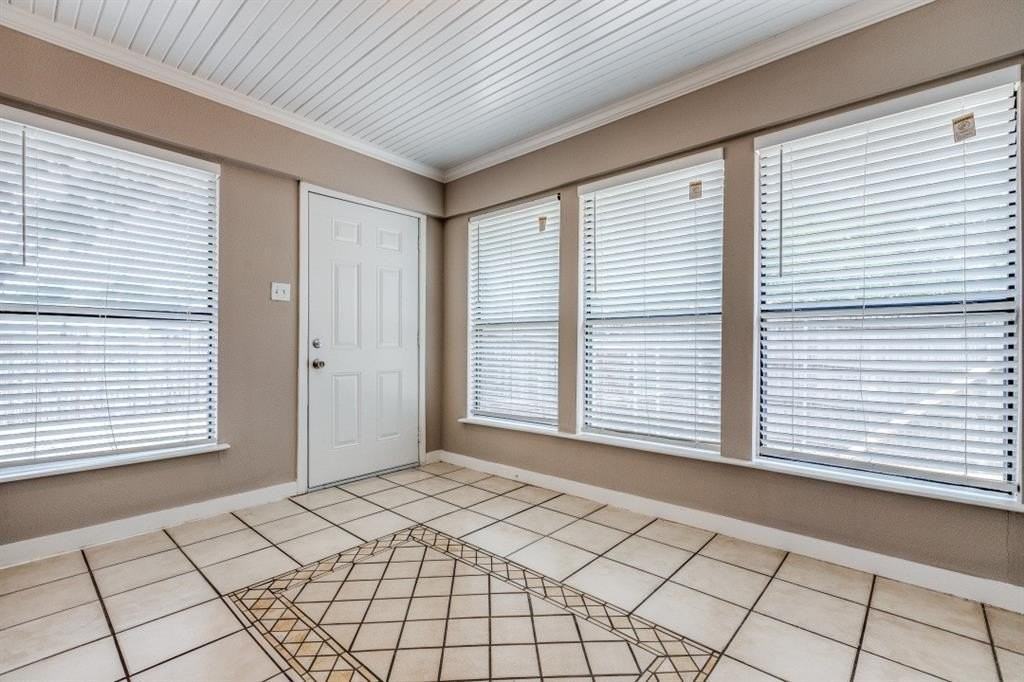 312 Mockingbird Ln - Photo 6 of 25