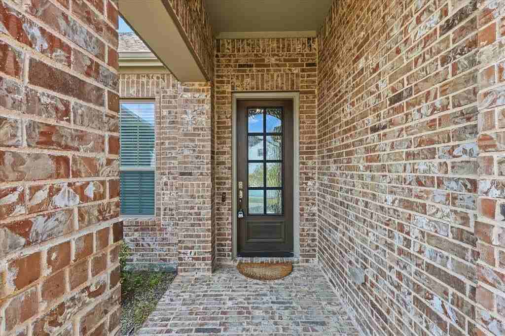 910 Coneflower Dr - Photo 2 of 40