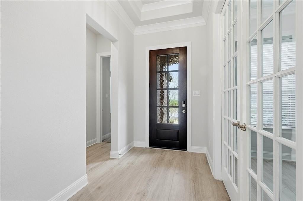 910 Coneflower Dr - Photo 3 of 40