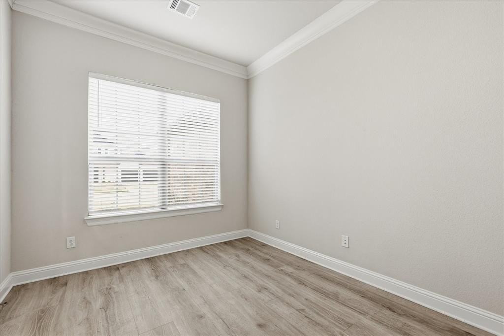 910 Coneflower Dr - Photo 4 of 40