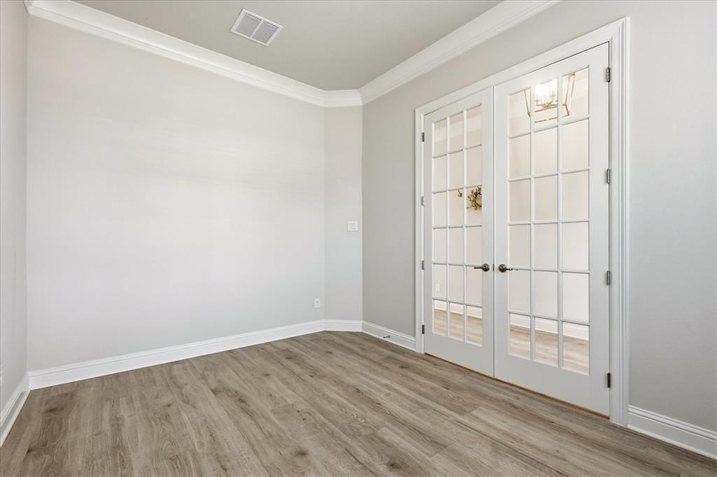 910 Coneflower Dr - Photo 5 of 40