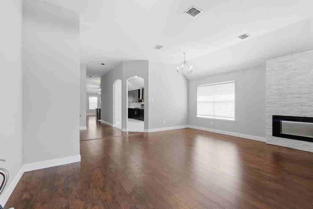 4018 Hillhaven Dr - Photo 4 of 31