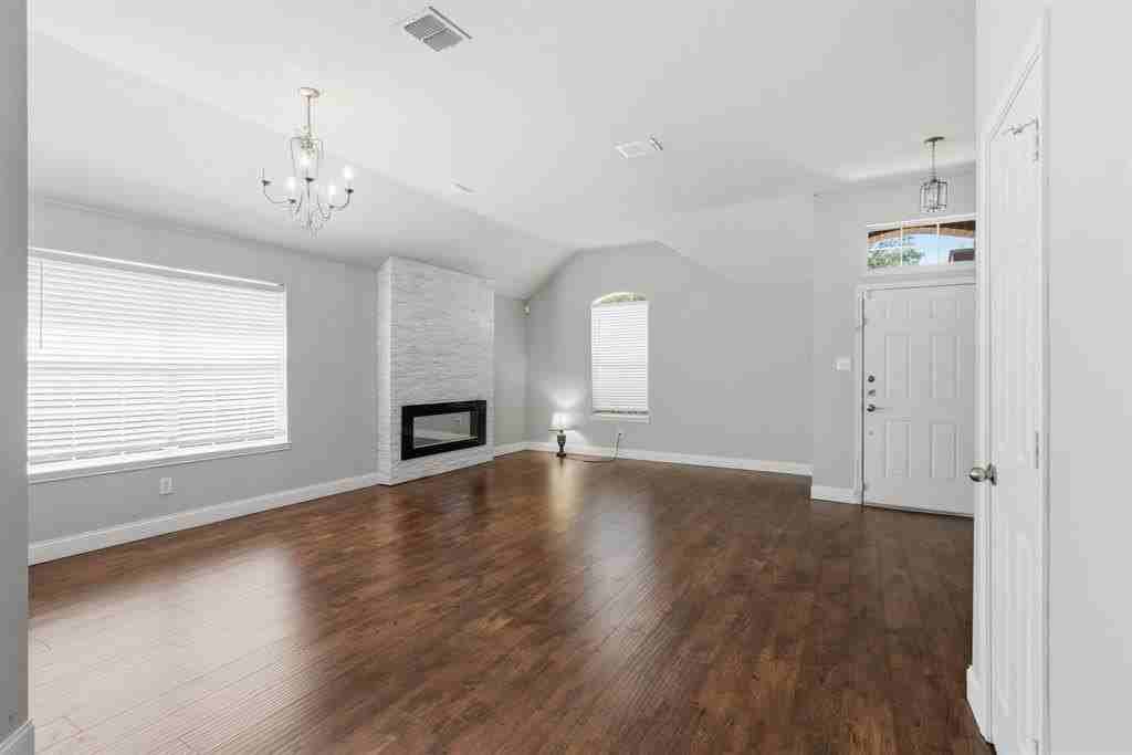 4018 Hillhaven Dr - Photo 5 of 31