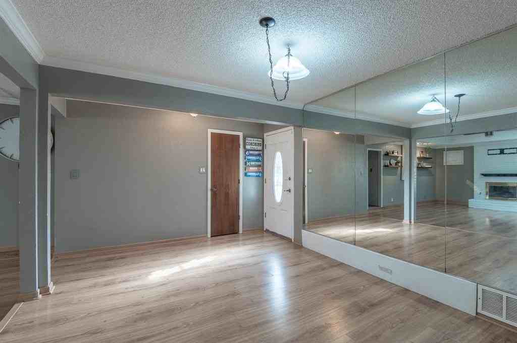 2707 Woodshire Dr - Photo 4 of 17