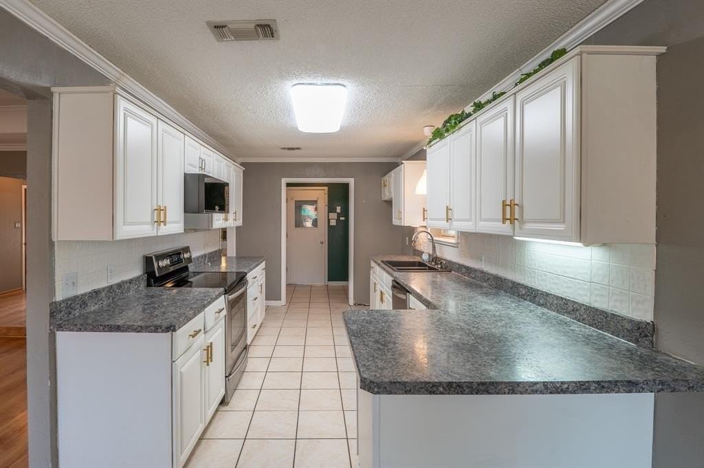 2707 Woodshire Dr - Photo 6 of 17