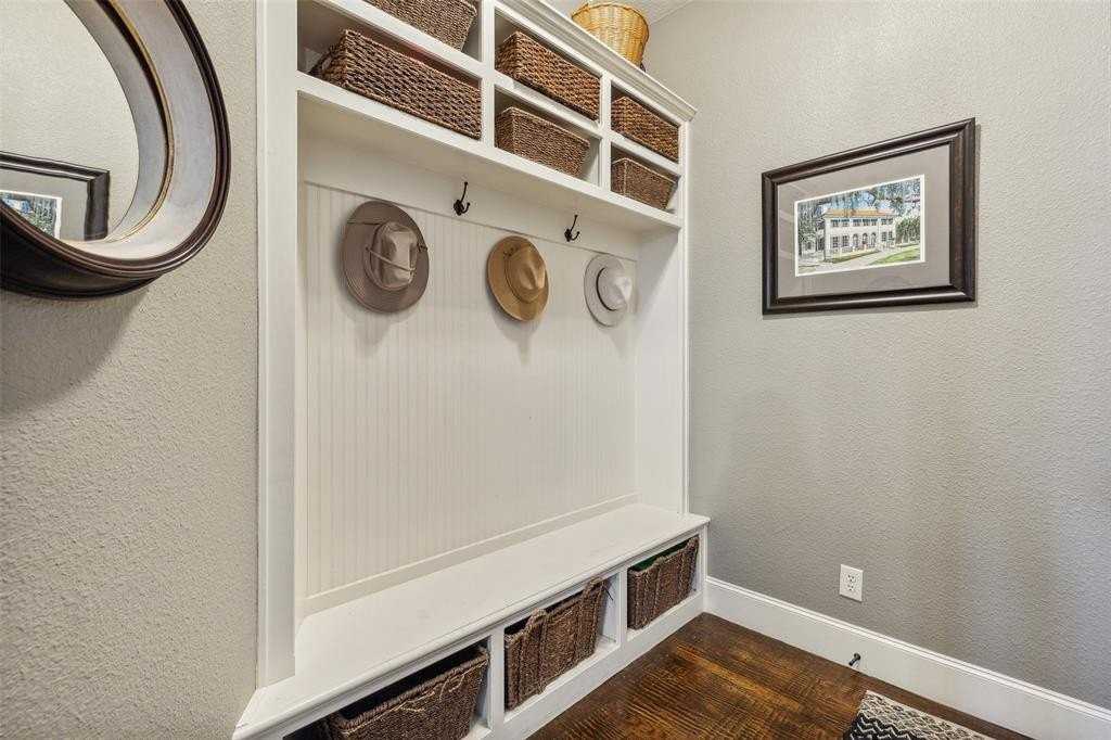 2404 Lilyfield Dr - Photo 5 of 36