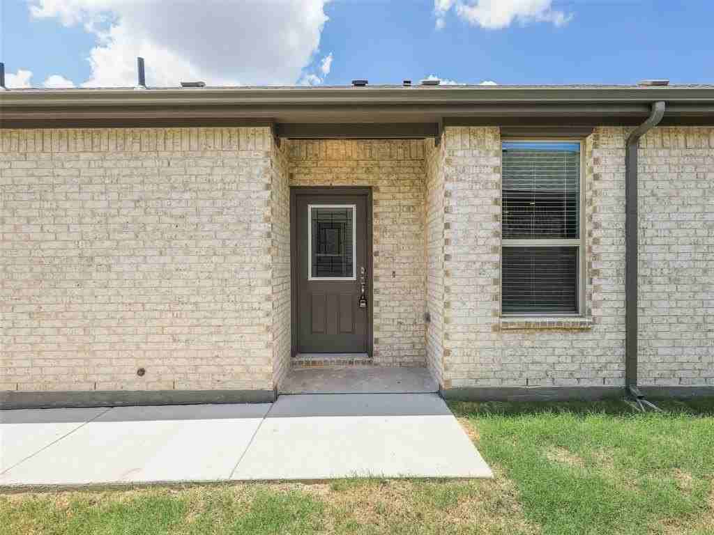 3226 Shortgrass Ln - Photo 3 of 25