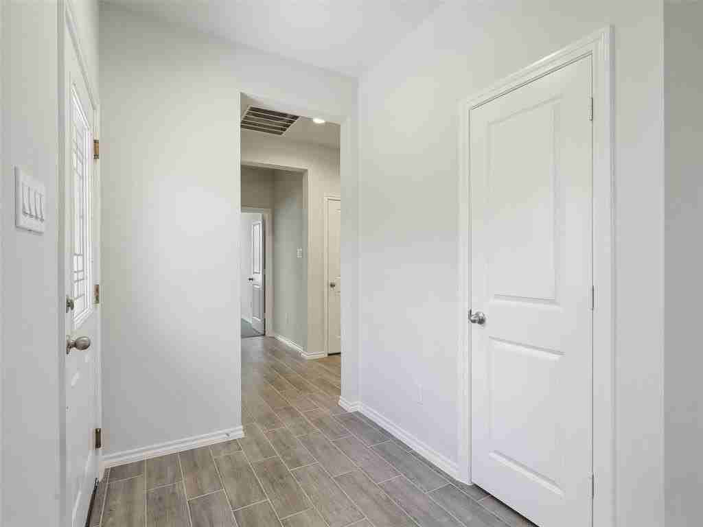 3226 Shortgrass Ln - Photo 5 of 25