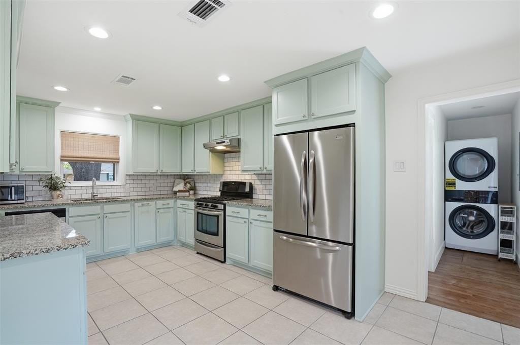 8834 Liptonshire Dr - Photo 3 of 16