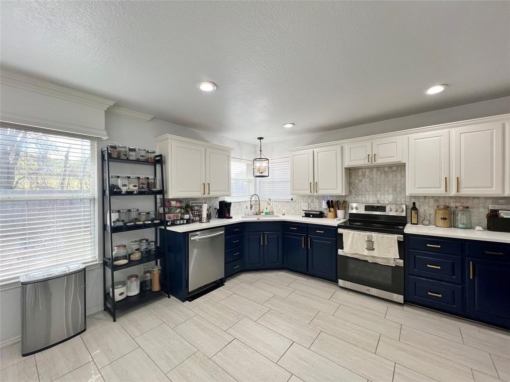 717 Ridgehill Dr - Photo 3 of 18