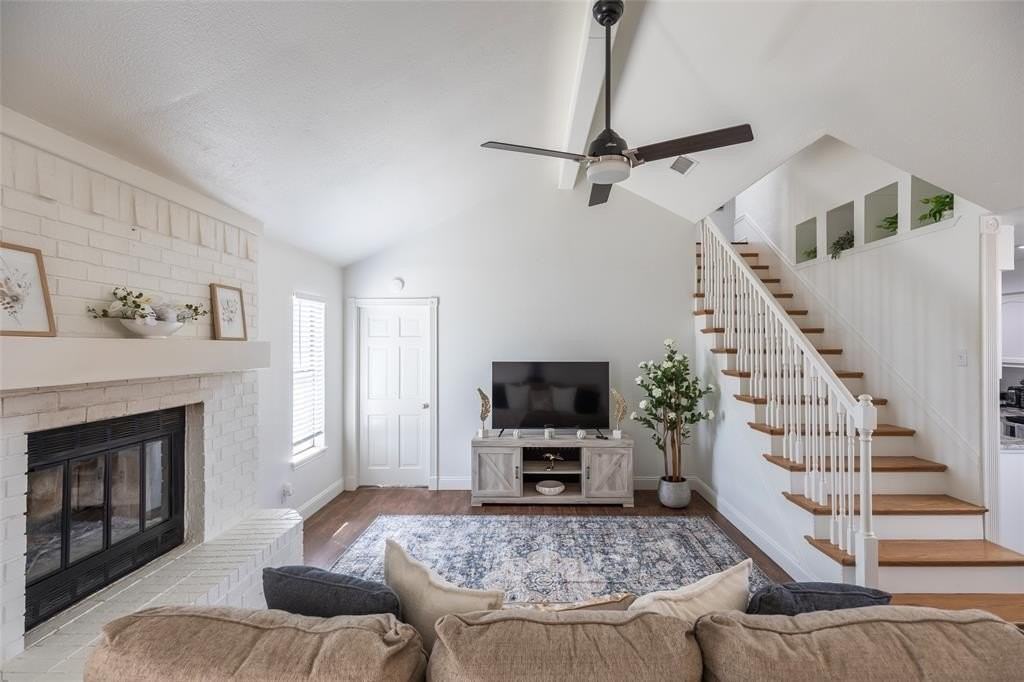 8073 Bonnie Cir - Photo 3 of 38