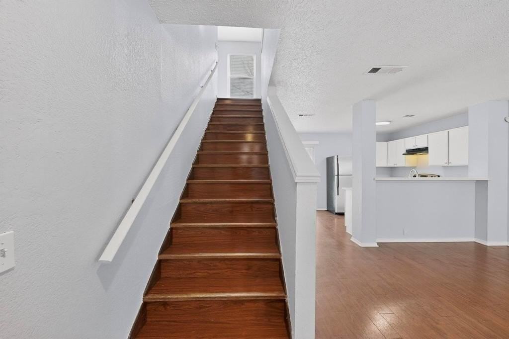 6723 Ambercrest Dr - Photo 3 of 29