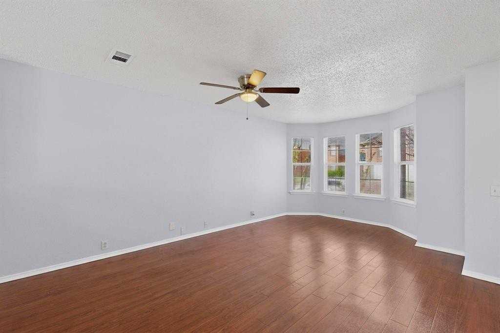 6723 Ambercrest Dr - Photo 4 of 29