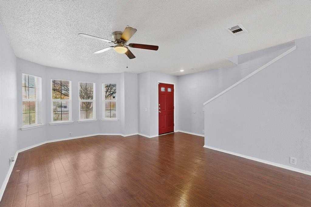 6723 Ambercrest Dr - Photo 5 of 29