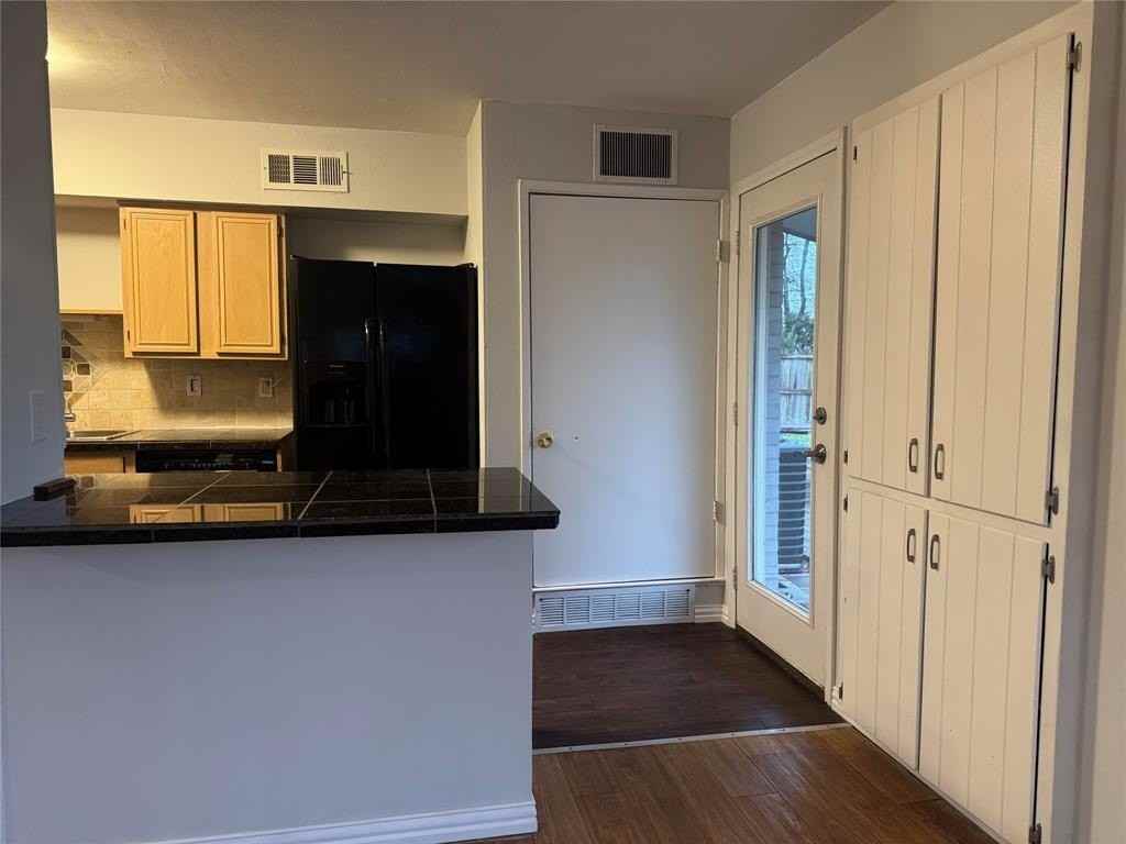 11447 Coral Hills Dr - Photo 3 of 23