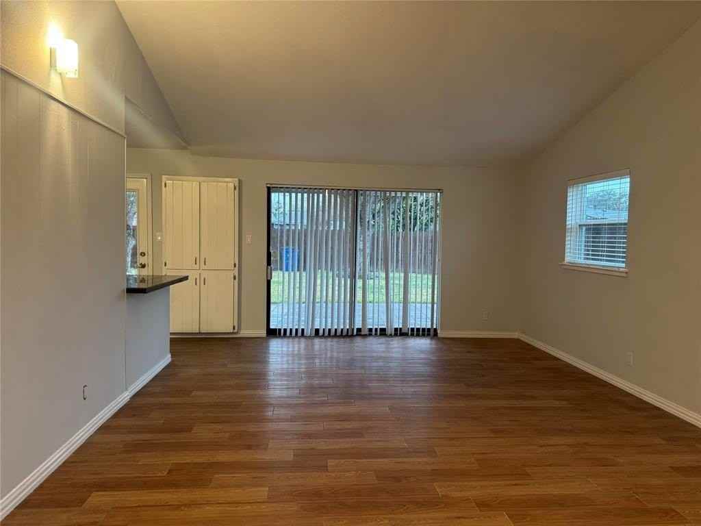 11447 Coral Hills Dr - Photo 7 of 23