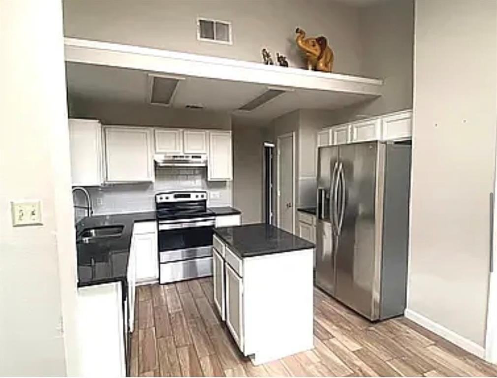 2614 Timberview Cir - Photo 3 of 18