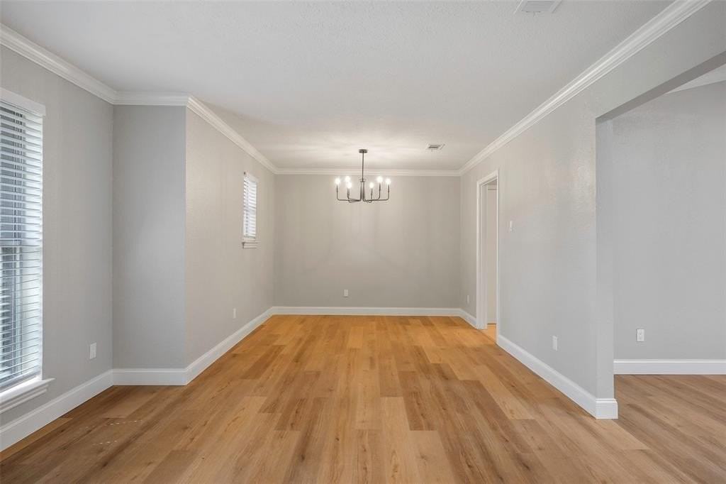 1109 Edgewood Dr - Photo 2 of 17