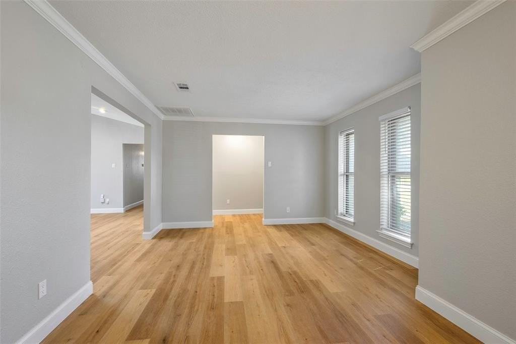 1109 Edgewood Dr - Photo 3 of 17